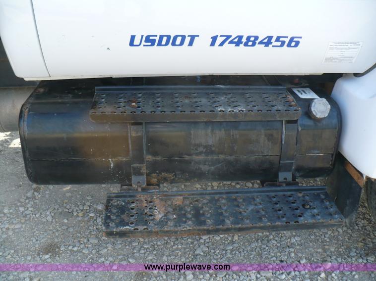 image for item B6339 2004 Ford F650 XL Super Duty dump truck