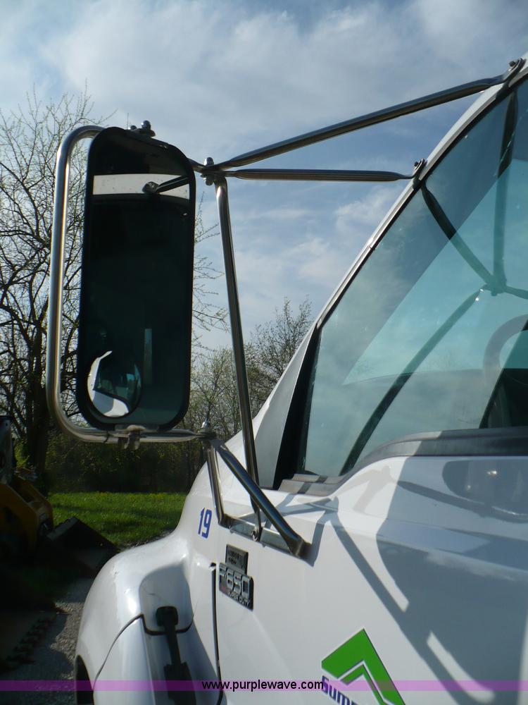 image for item B6339 2004 Ford F650 XL Super Duty dump truck