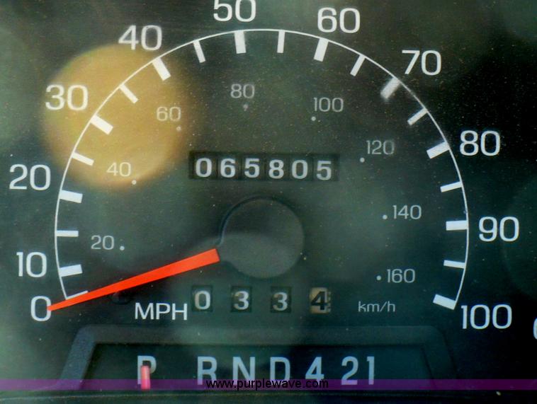 image for item B6339 2004 Ford F650 XL Super Duty dump truck