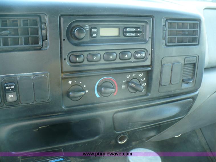 image for item B6339 2004 Ford F650 XL Super Duty dump truck