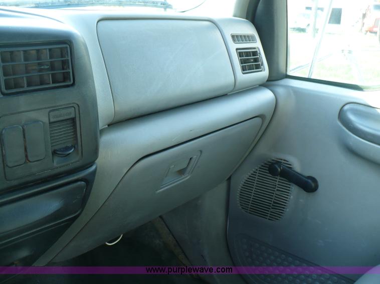 image for item B6339 2004 Ford F650 XL Super Duty dump truck