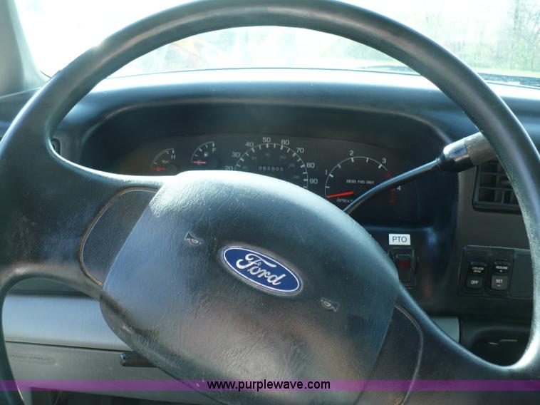 image for item B6339 2004 Ford F650 XL Super Duty dump truck