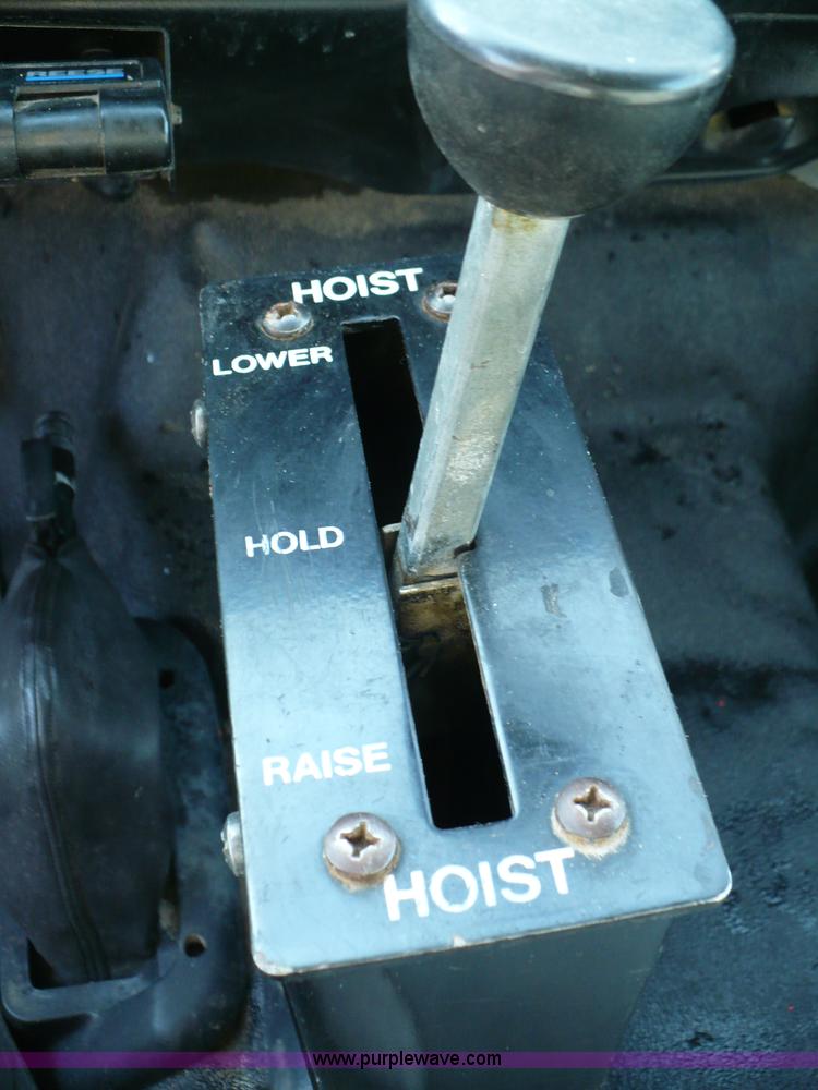 image for item B6339 2004 Ford F650 XL Super Duty dump truck