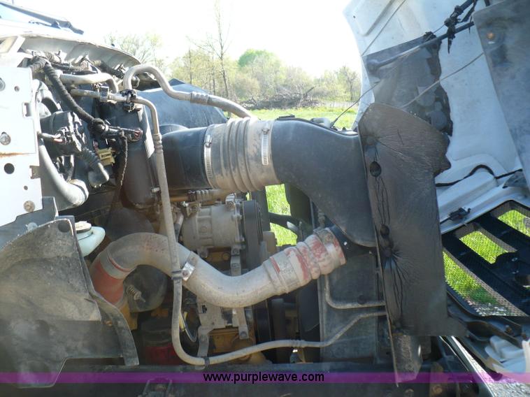 image for item B6339 2004 Ford F650 XL Super Duty dump truck