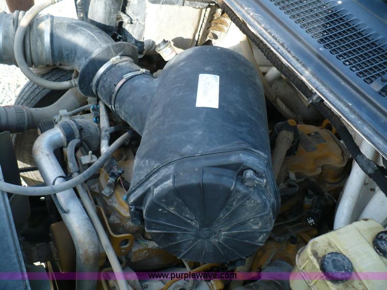 image for item B6339 2004 Ford F650 XL Super Duty dump truck
