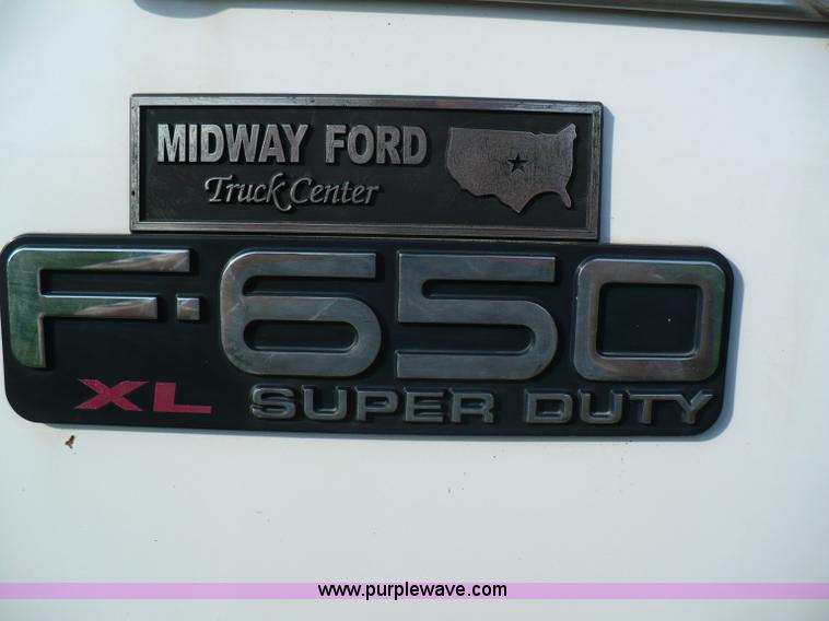 image for item B6339 2004 Ford F650 XL Super Duty dump truck