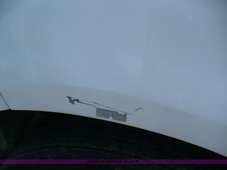 image for item B6339 2004 Ford F650 XL Super Duty dump truck