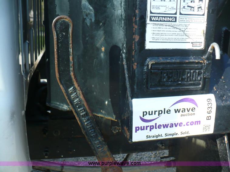 image for item B6339 2004 Ford F650 XL Super Duty dump truck