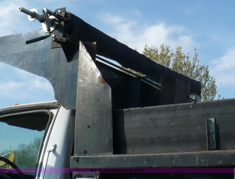 image for item B6339 2004 Ford F650 XL Super Duty dump truck