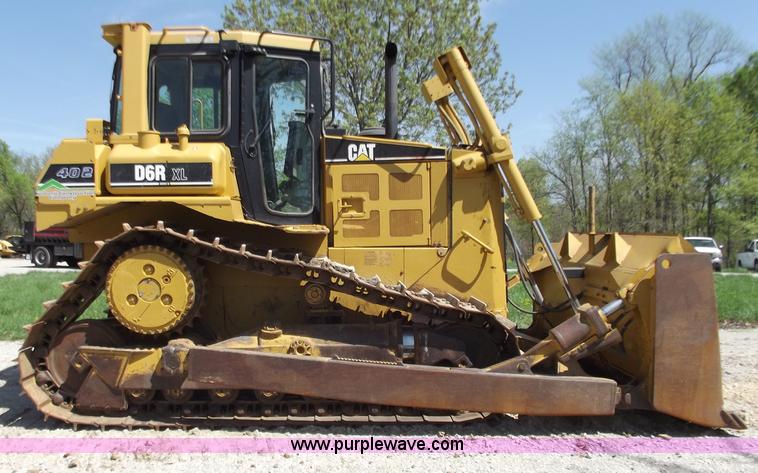 image for item B6342 2004 Caterpillar D6R XL Series II dozer
