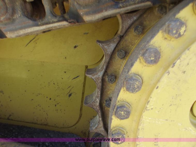 image for item B6342 2004 Caterpillar D6R XL Series II dozer