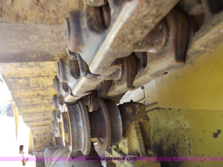 image for item B6342 2004 Caterpillar D6R XL Series II dozer