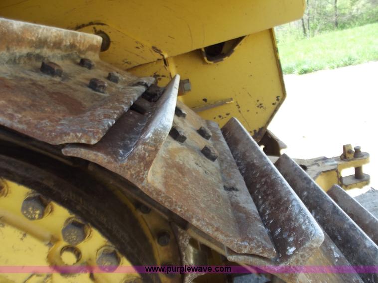 image for item B6342 2004 Caterpillar D6R XL Series II dozer