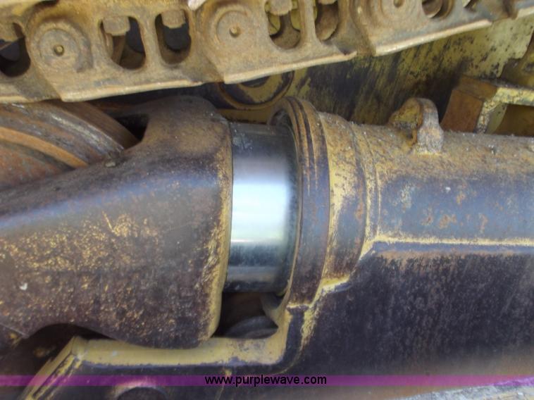 image for item B6342 2004 Caterpillar D6R XL Series II dozer