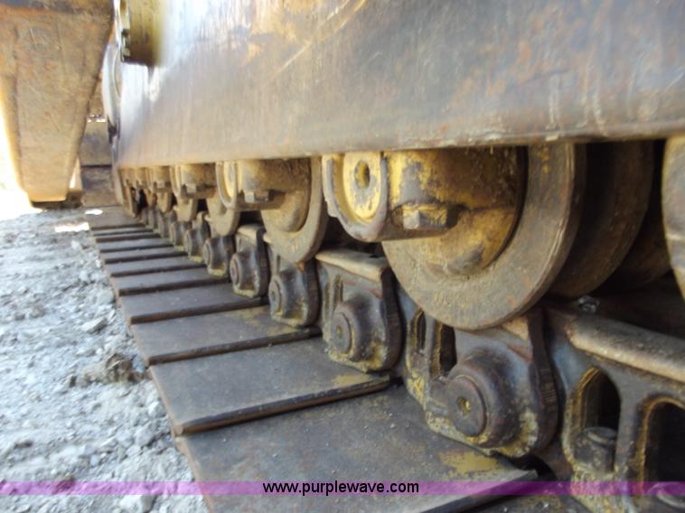 image for item B6342 2004 Caterpillar D6R XL Series II dozer