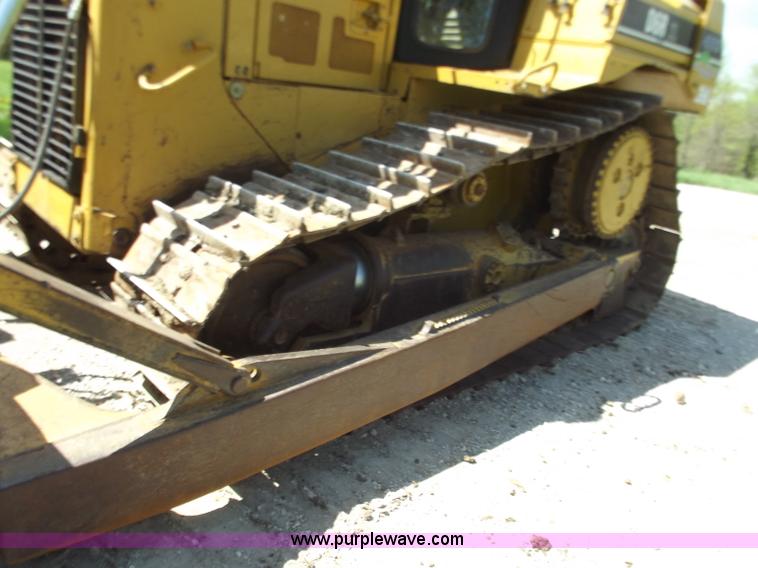 image for item B6342 2004 Caterpillar D6R XL Series II dozer