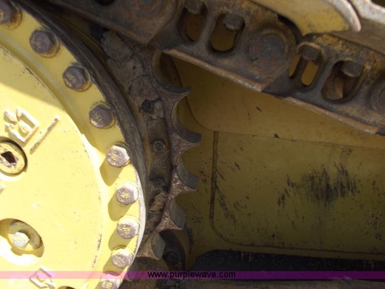 image for item B6342 2004 Caterpillar D6R XL Series II dozer