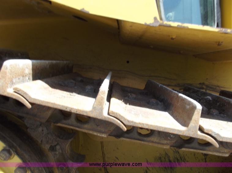 image for item B6342 2004 Caterpillar D6R XL Series II dozer