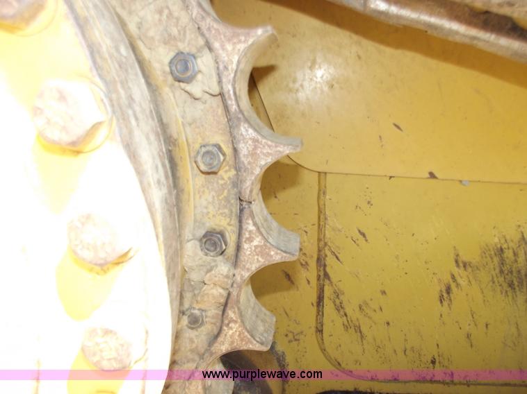 image for item B6342 2004 Caterpillar D6R XL Series II dozer