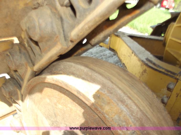 image for item B6342 2004 Caterpillar D6R XL Series II dozer