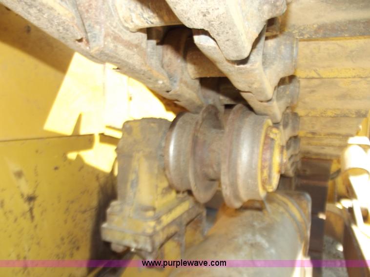 image for item B6342 2004 Caterpillar D6R XL Series II dozer