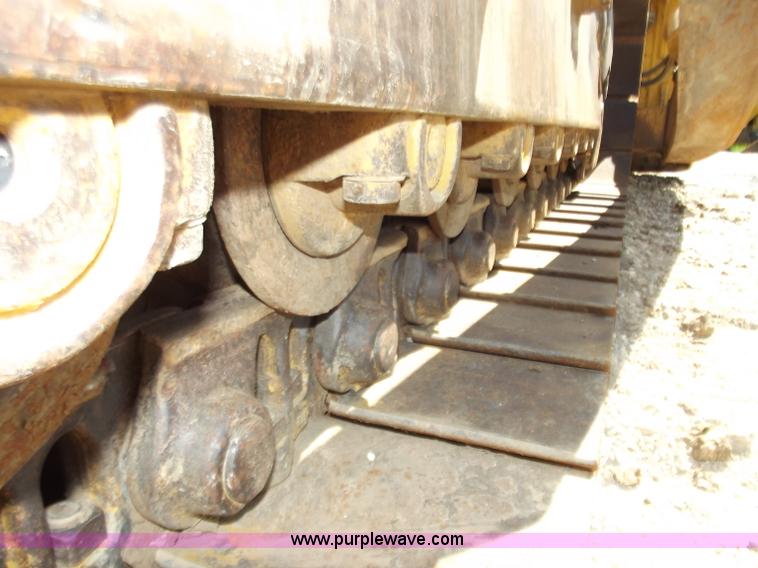 image for item B6342 2004 Caterpillar D6R XL Series II dozer