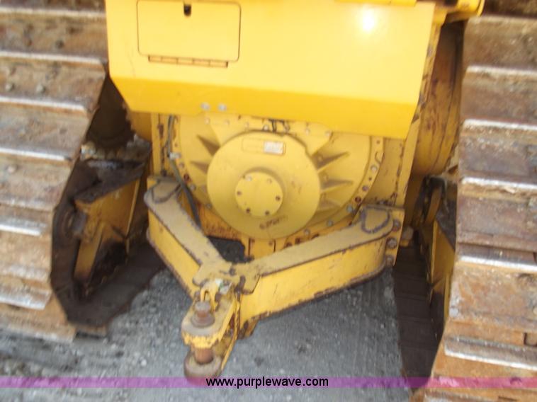image for item B6342 2004 Caterpillar D6R XL Series II dozer