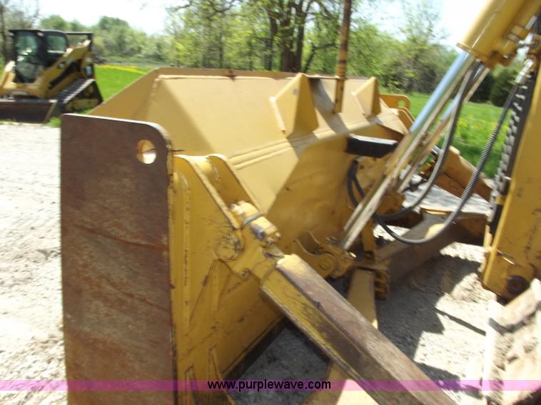 image for item B6342 2004 Caterpillar D6R XL Series II dozer