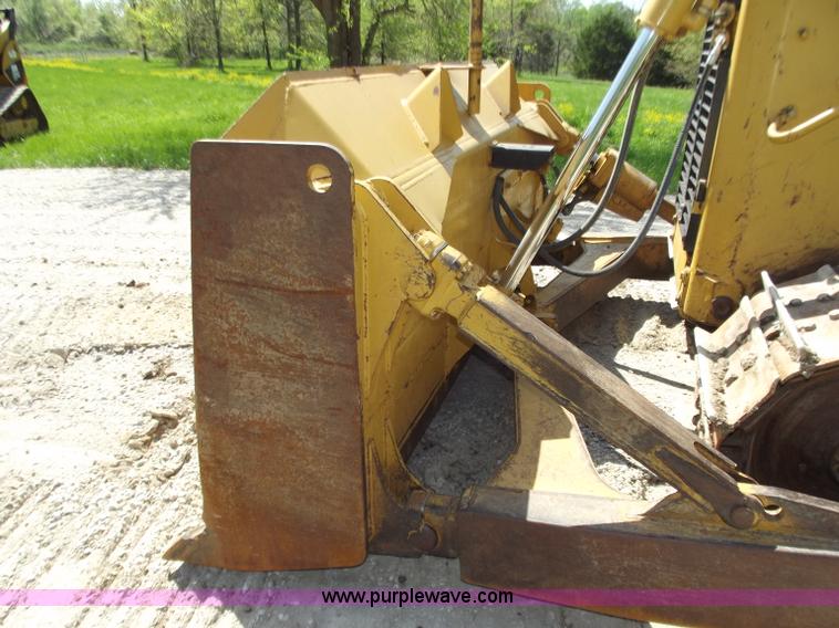 image for item B6342 2004 Caterpillar D6R XL Series II dozer