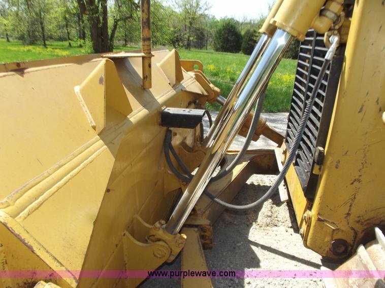 image for item B6342 2004 Caterpillar D6R XL Series II dozer