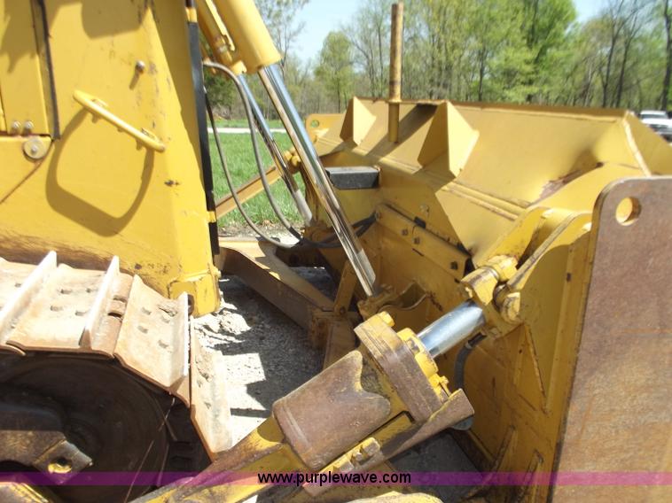 image for item B6342 2004 Caterpillar D6R XL Series II dozer