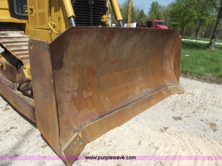 image for item B6342 2004 Caterpillar D6R XL Series II dozer