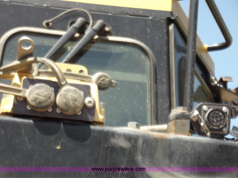 image for item B6342 2004 Caterpillar D6R XL Series II dozer