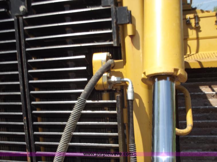 image for item B6342 2004 Caterpillar D6R XL Series II dozer