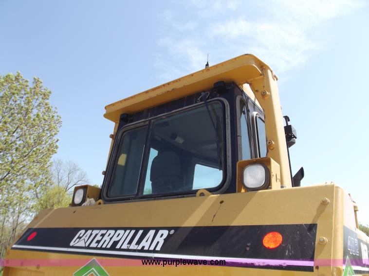 image for item B6342 2004 Caterpillar D6R XL Series II dozer