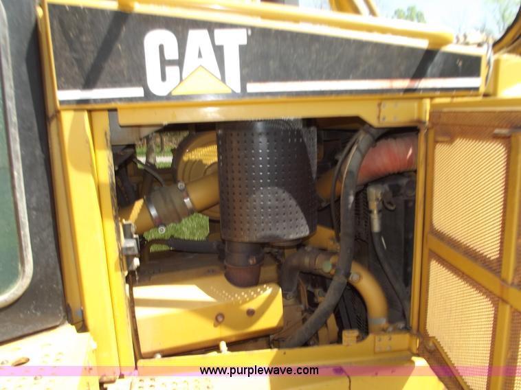 image for item B6342 2004 Caterpillar D6R XL Series II dozer