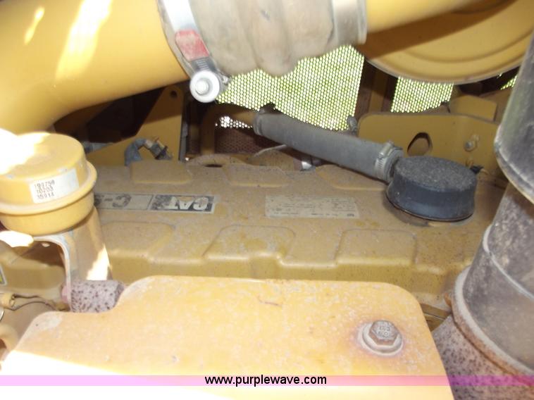 image for item B6342 2004 Caterpillar D6R XL Series II dozer