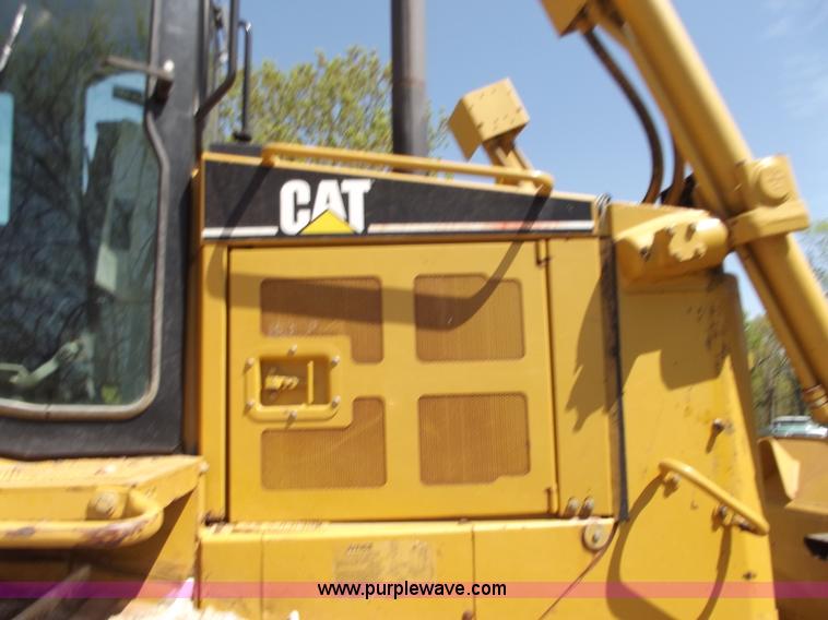 image for item B6342 2004 Caterpillar D6R XL Series II dozer