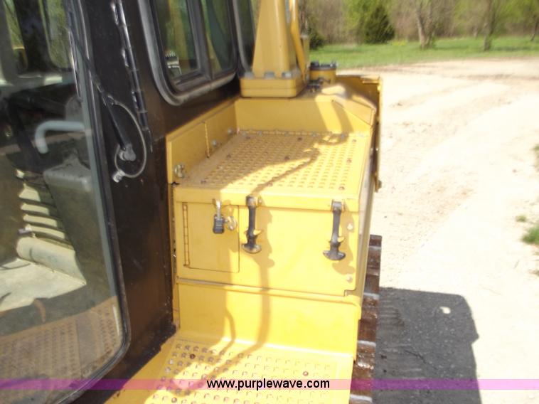 image for item B6342 2004 Caterpillar D6R XL Series II dozer