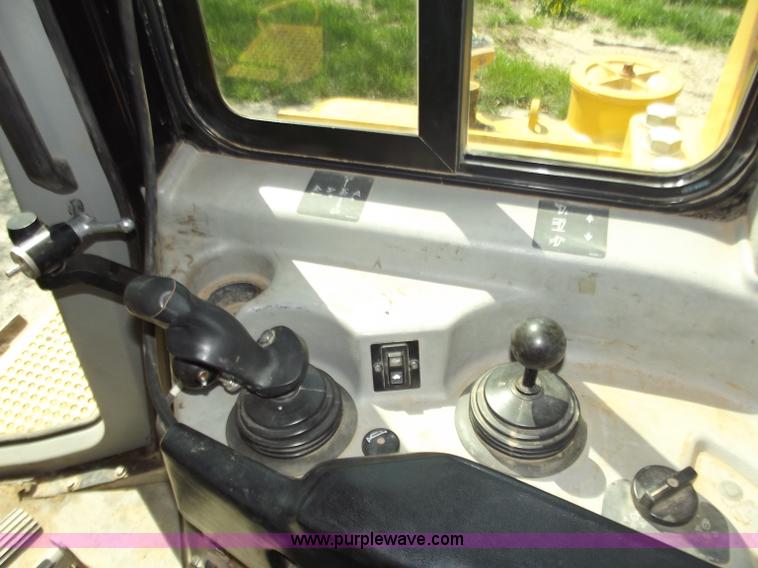 image for item B6342 2004 Caterpillar D6R XL Series II dozer