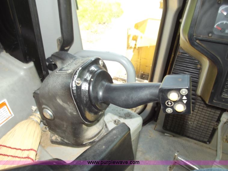 image for item B6342 2004 Caterpillar D6R XL Series II dozer