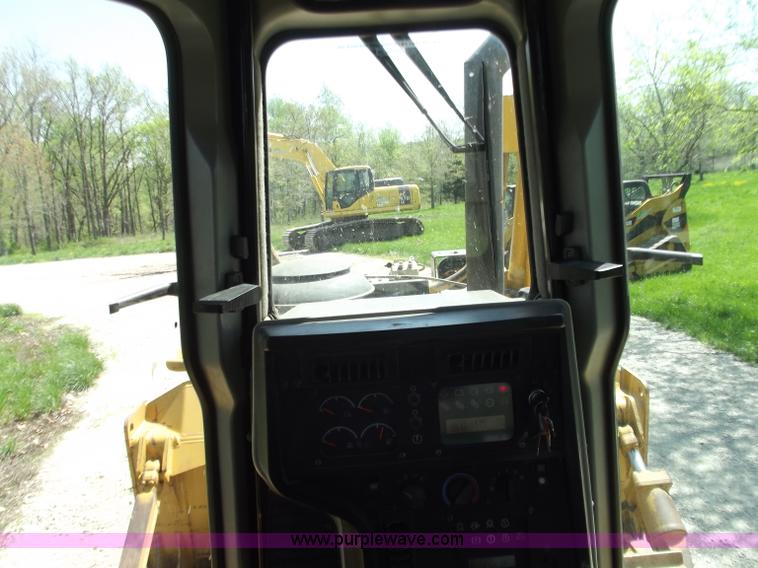 image for item B6342 2004 Caterpillar D6R XL Series II dozer