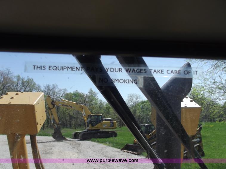 image for item B6342 2004 Caterpillar D6R XL Series II dozer