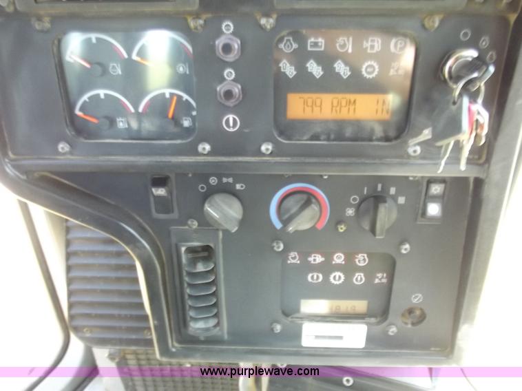 image for item B6342 2004 Caterpillar D6R XL Series II dozer