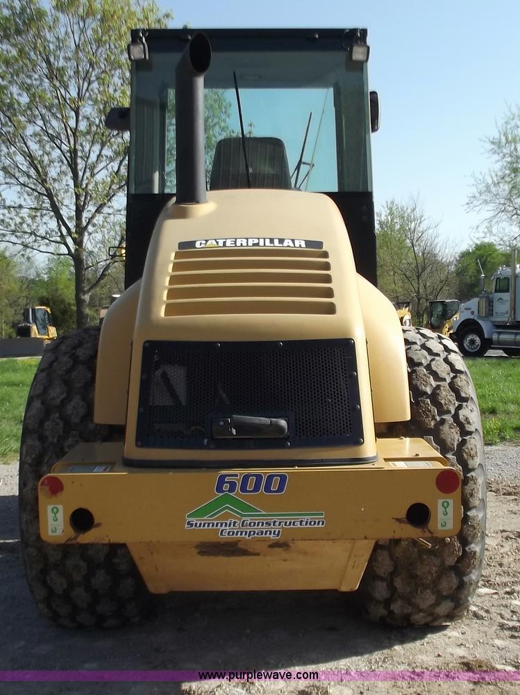 image for item B6343 2007 Caterpillar CS563E smooth drum roller with padfoot kit