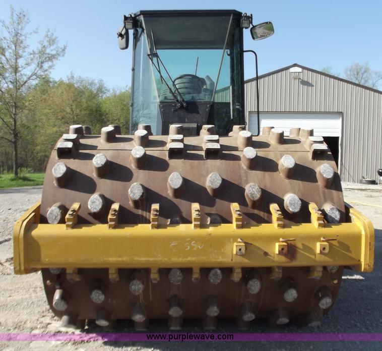 image for item B6343 2007 Caterpillar CS563E smooth drum roller with padfoot kit