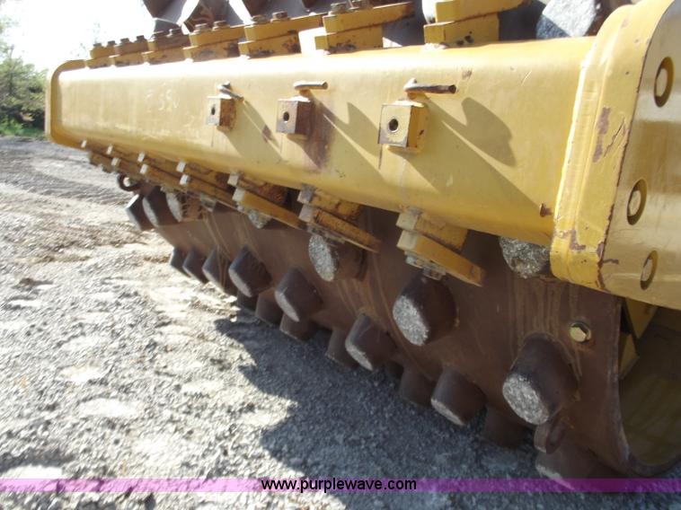 image for item B6343 2007 Caterpillar CS563E smooth drum roller with padfoot kit