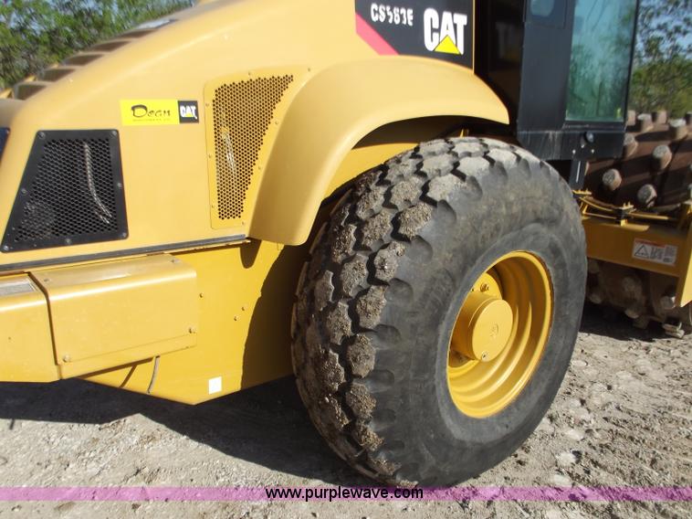 image for item B6343 2007 Caterpillar CS563E smooth drum roller with padfoot kit