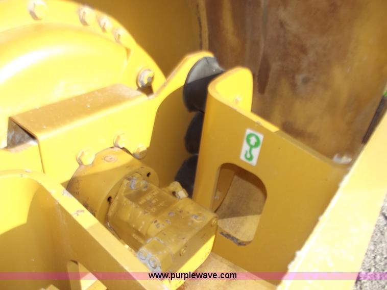 image for item B6343 2007 Caterpillar CS563E smooth drum roller with padfoot kit