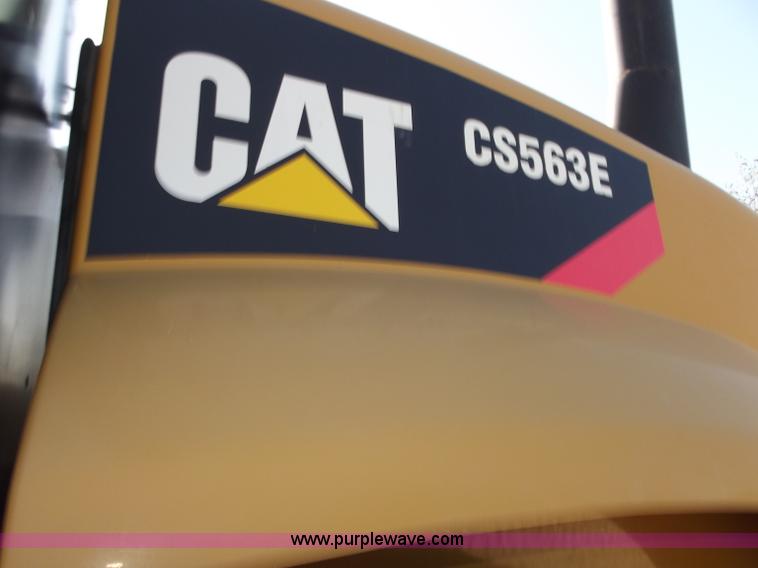 image for item B6343 2007 Caterpillar CS563E smooth drum roller with padfoot kit